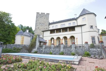 Das Schloß ist beliebte Tagungs- und Begegnungsstätte. Das Schloß ist beliebte Tagungs- und Begegnungsstätte.