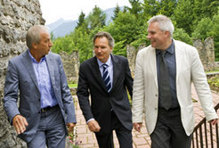 Kamen jüngst auf Schloss Ringberg zusammen: MPG-Präsident Peter Gruss, Robert-Jan Smits (M.), Generaldirektor Forschung und Innovation der EU-Kommission, und John Womersley (r.)